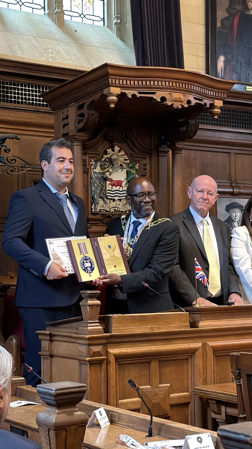 Carlos Cuadrado Gómez-Serranillos recibe el Premio Nelson Mandela en Oxford
