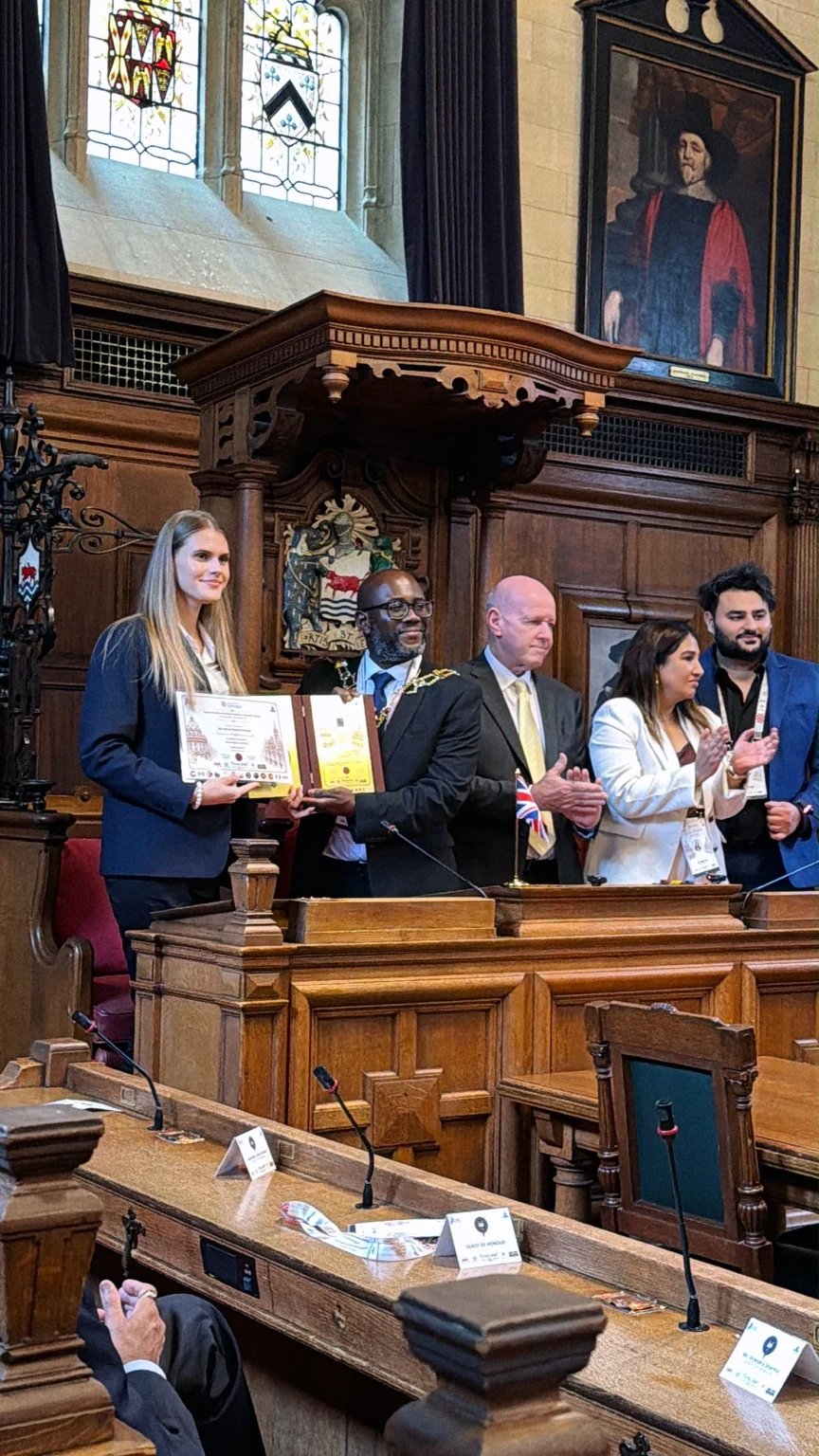 Polina Poloziuk Poloziuk recibe el Premio Nelson Mandela en Oxford